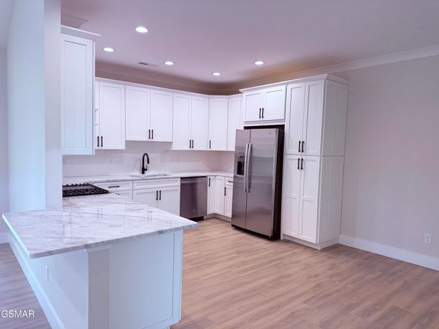 906 Fine Glen Drive, Sevierville, TN 37862