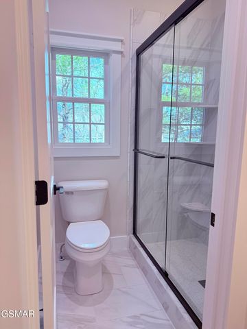 906 Fine Glen Drive, Sevierville, TN 37862