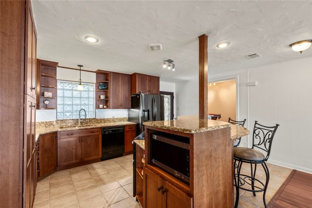 85 Still Harbor Circle, Tool, TX 75143
