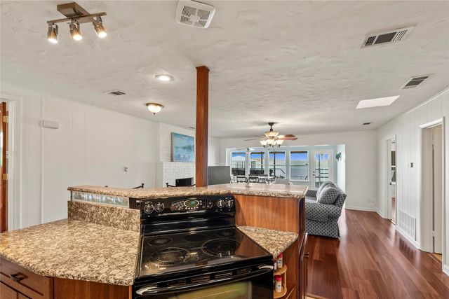 85 Still Harbor Circle, Tool, TX 75143