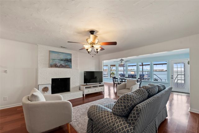 85 Still Harbor Circle, Tool, TX 75143