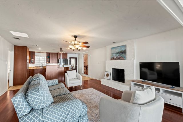 85 Still Harbor Circle, Tool, TX 75143