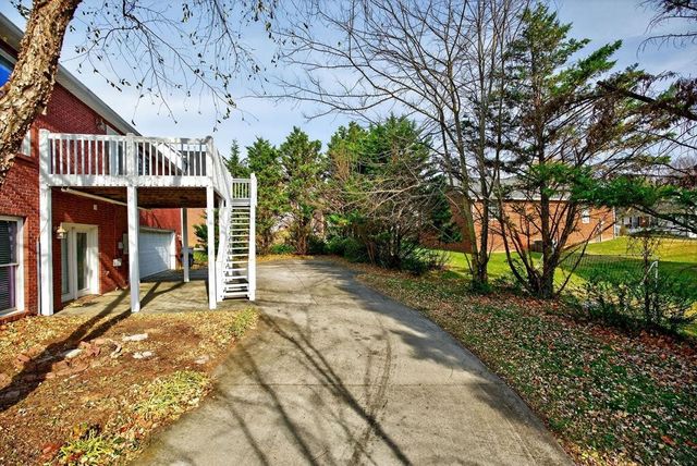 1325 Bridle Path, Cookeville, TN 38501