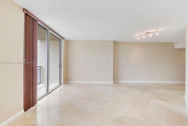 9066 SW 73rd Ct 1904, Miami, FL 33156