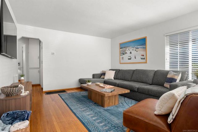 4614 Saratoga Ave, San Diego, CA 92107