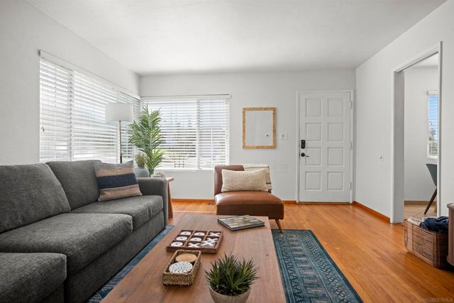 4614 Saratoga Ave, San Diego, CA 92107