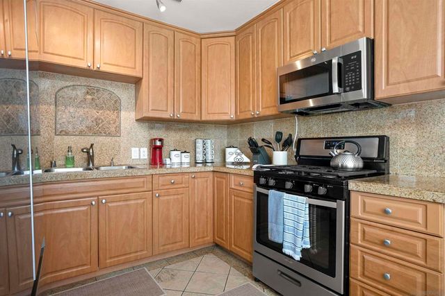 4614 Saratoga Ave, San Diego, CA 92107
