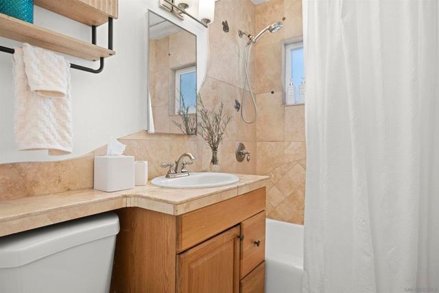 4614 Saratoga Ave, San Diego, CA 92107