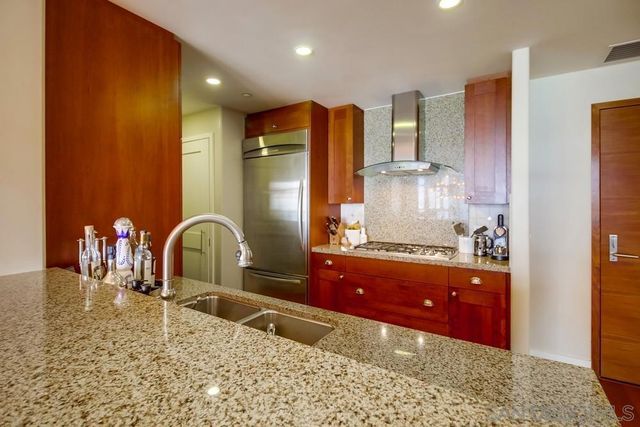 700 W E St 1602, San Diego, CA 92101