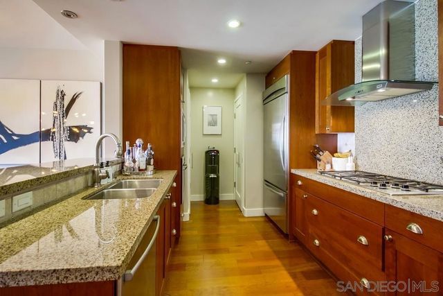 700 W E St 1602, San Diego, CA 92101