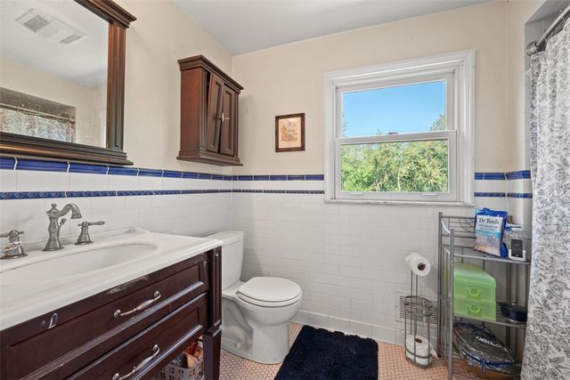 220 Guyasuta Rd, Fox Chapel, PA 15215