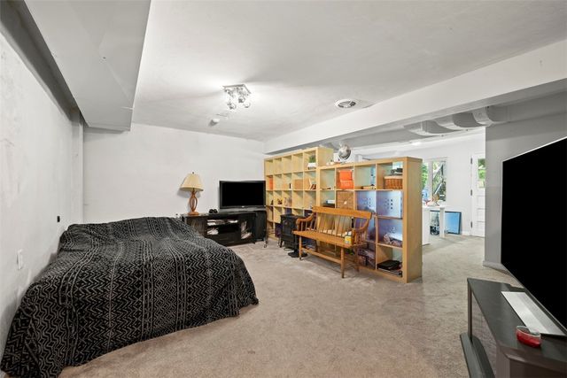 220 Guyasuta Rd, Fox Chapel, PA 15215