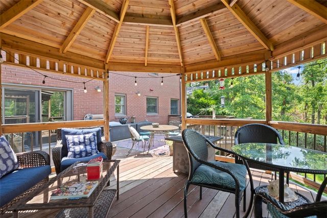 220 Guyasuta Rd, Fox Chapel, PA 15215