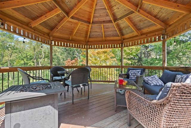 220 Guyasuta Rd, Fox Chapel, PA 15215