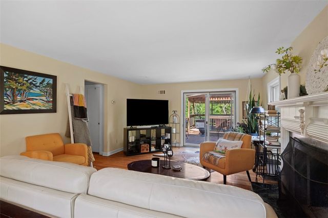 220 Guyasuta Rd, Fox Chapel, PA 15215