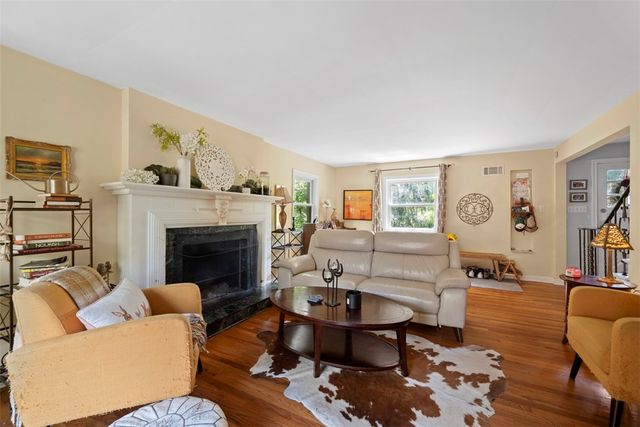 220 Guyasuta Rd, Fox Chapel, PA 15215