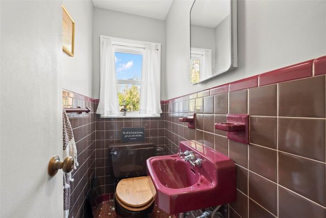 220 Guyasuta Rd, Fox Chapel, PA 15215