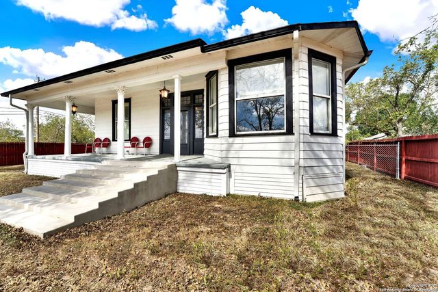 914 Gentilz, Castroville, TX 78009