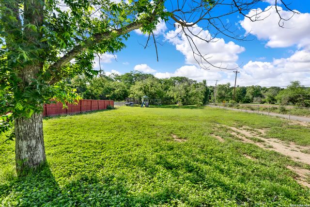 914 GENTILZ ST, Castroville, TX 78009