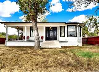 914 Gentilz, Castroville, TX 78009