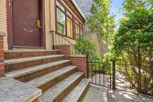 2140 Mapes Avenue, Bronx, NY 10460