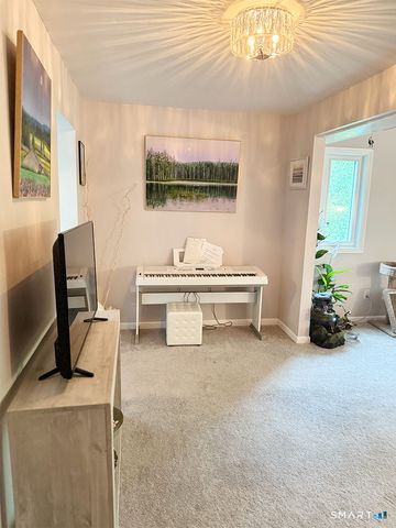 149 Knapps Highway 149, Fairfield, CT 06825