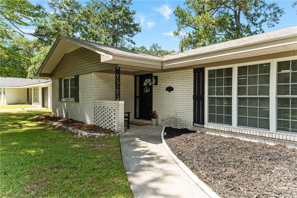 Image 3 of property listing at 122 Westwood Drive, Rincon, GA 31326