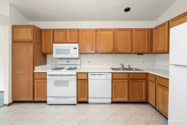 1115 Hunt Wyck Court 1115, Elgin, IL 60120