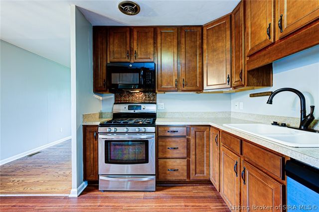 913 Holly Drive, Jeffersonville, IN 47130