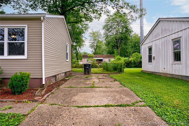913 Holly Drive, Jeffersonville, IN 47130
