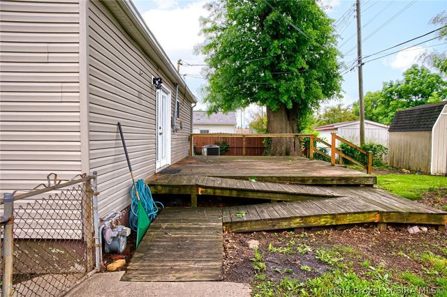 913 Holly Drive, Jeffersonville, IN 47130