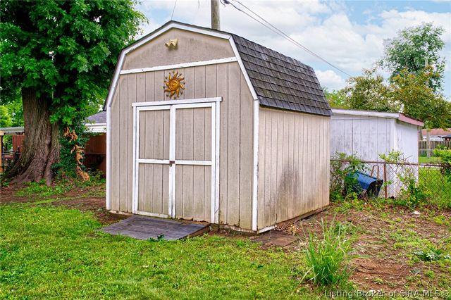 913 Holly Drive, Jeffersonville, IN 47130