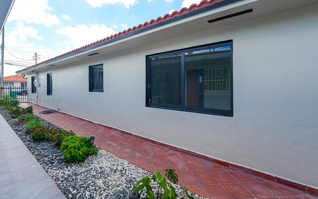 509 NW 57th Ct, Miami, FL 33126