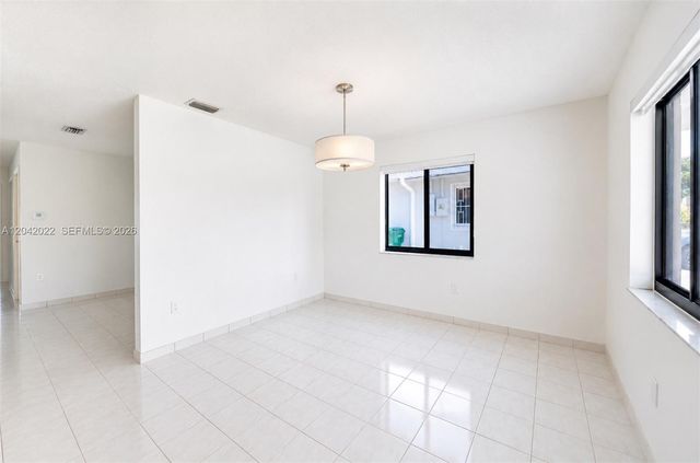 509 NW 57th Ct, Miami, FL 33126