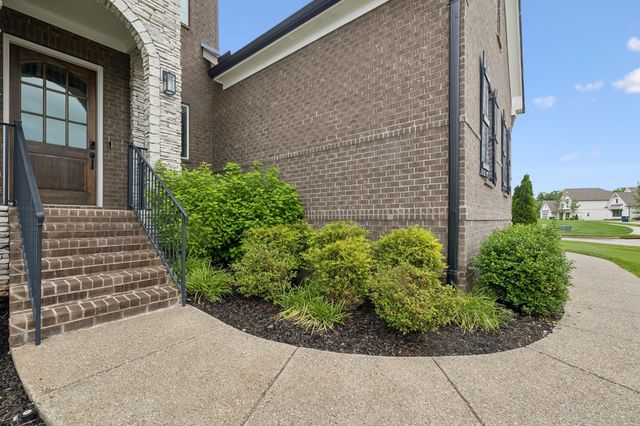 3213 Cherry Jack Ln, Thompsons Station, TN 37179