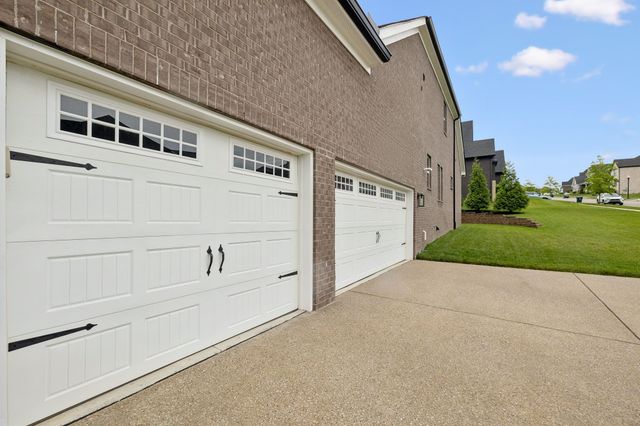 3213 Cherry Jack Ln, Thompsons Station, TN 37179