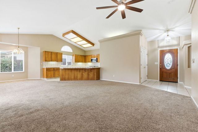 2744 W Ceres Court, Visalia, CA 93291