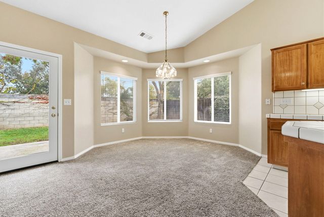 2744 W Ceres Court, Visalia, CA 93291