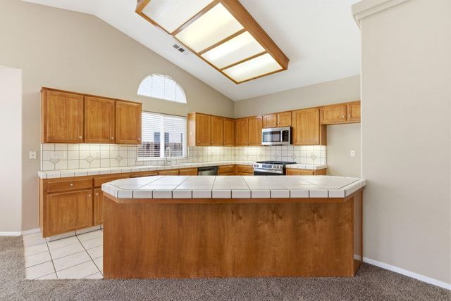 2744 W Ceres Court, Visalia, CA 93291