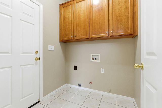 2744 W Ceres Court, Visalia, CA 93291