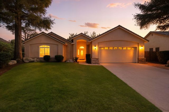 2744 W Ceres Court, Visalia, CA 93291