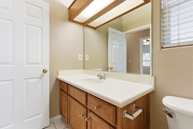 2744 W Ceres Court, Visalia, CA 93291