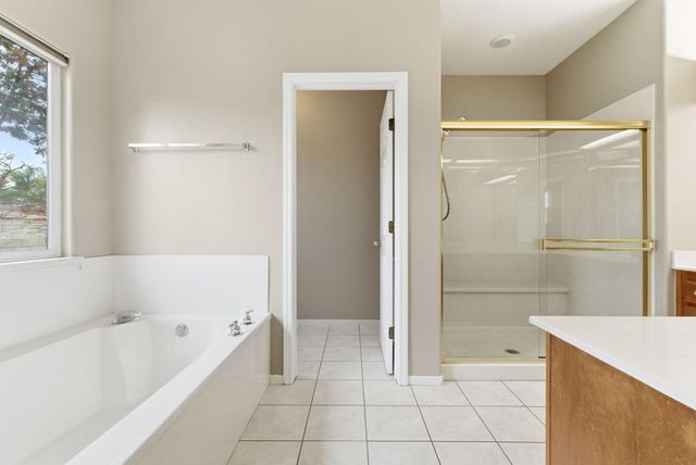 2744 W Ceres Court, Visalia, CA 93291