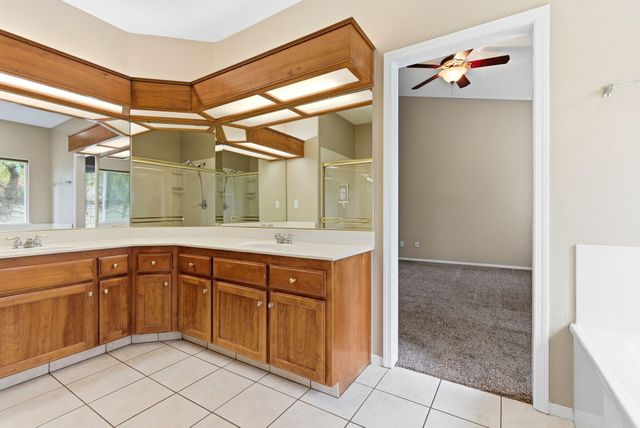 2744 W Ceres Court, Visalia, CA 93291