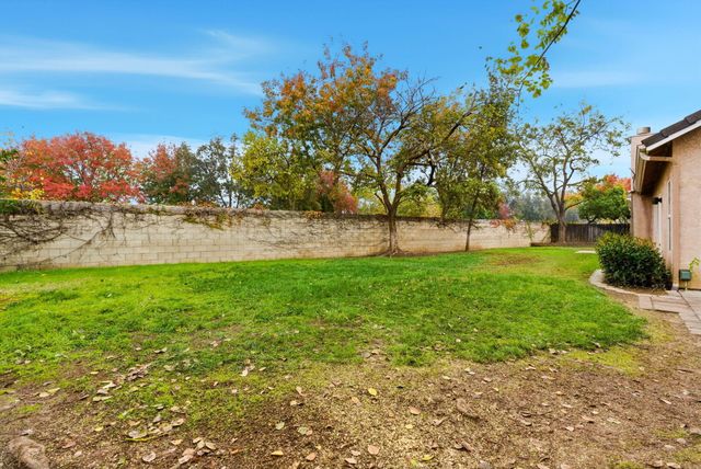 2744 W Ceres Court, Visalia, CA 93291