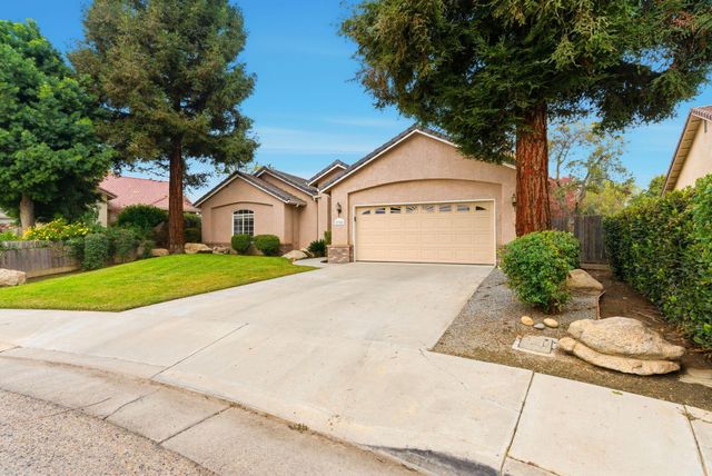 2744 W Ceres Court, Visalia, CA 93291