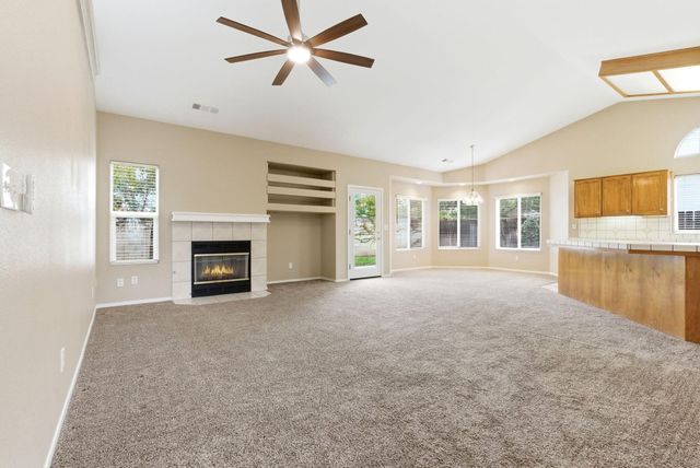 2744 W Ceres Court, Visalia, CA 93291