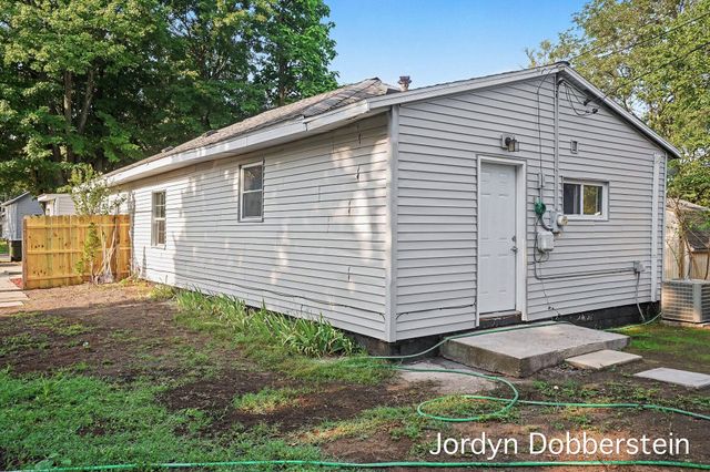 1234 Langeland Avenue, Muskegon, MI 49442