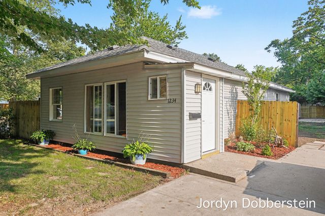 1234 Langeland Avenue, Muskegon, MI 49442