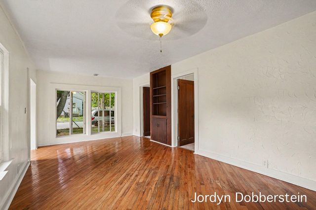 1234 Langeland Avenue, Muskegon, MI 49442